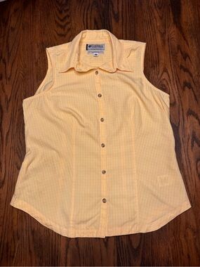 Columbia Sleeveless Button-Down Top in Pale Yellow